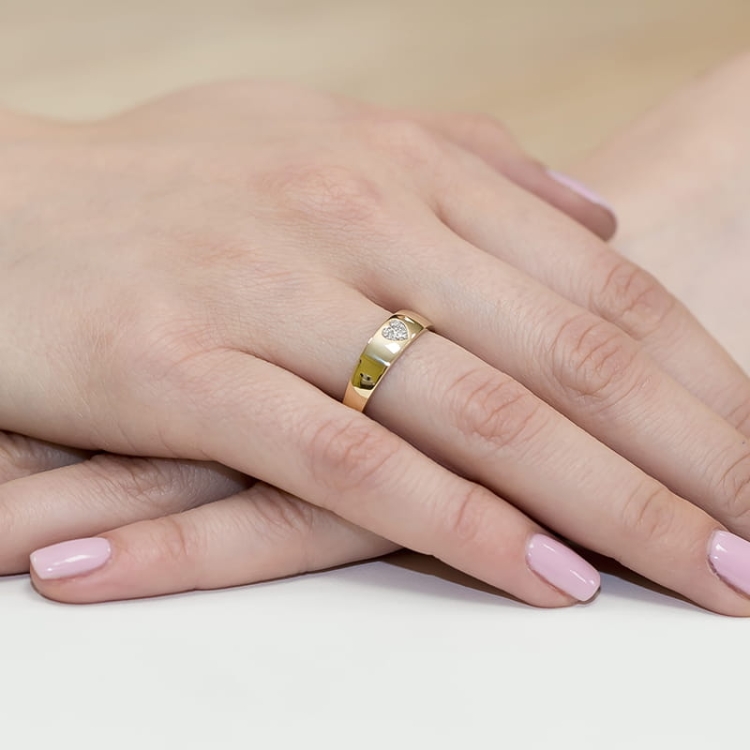 Pierścionek zaręczynowy z żółtego złota z brylantami 0,03ct Fire Of Love