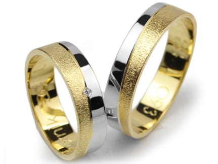 Obrączki ślubne z żółtego i rodowanego złota 333 płaskie z cyrkonią 5mm Lovely L093-333