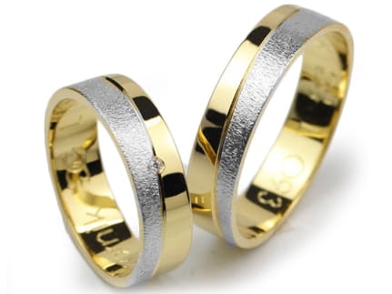 Obrączki ślubne z żółtego i rodowanego złota 333 płaskie z cyrkonią 5mm Lovely L093-333