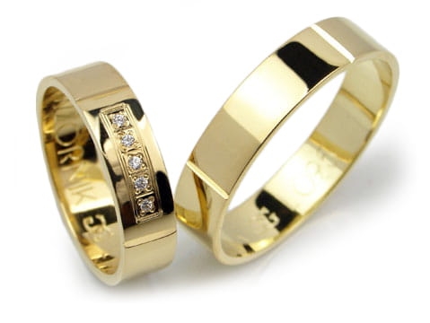 Obrączki ślubne z żółtego złota 333 płaskie z cyrkoniami 5mm Lovely  L095-333