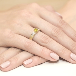 Pierścionek zaręczynowy z żółtego złota z cytrynem i diamentami 0,08ct Fire Of Love