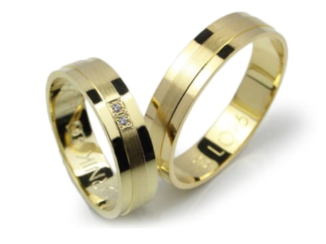 Przejdź do produktu Obrączki ślubne z żółtego złota 333 płaskie z cyrkoniami 5mm Lux L096