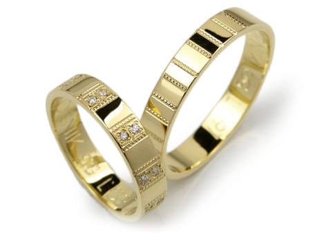 Obrączki ślubne z żółtego złota 333 płaskie z cyrkoniami 4mm Lovely L097-333