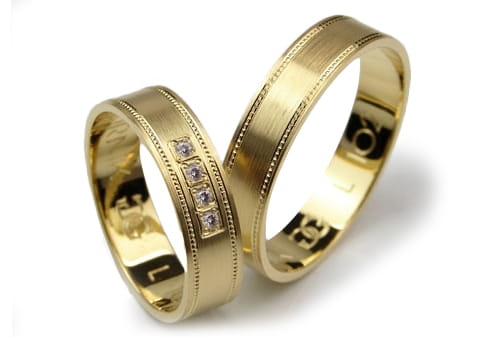 Obrączki ślubne z żółtego złota 333 płaskie z cyrkoniami 5mm Lovely L102-333