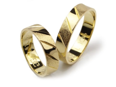 Przejdź do produktu Obrączki ślubne z żółtego złota 333 płaskie 5mm Lux L106