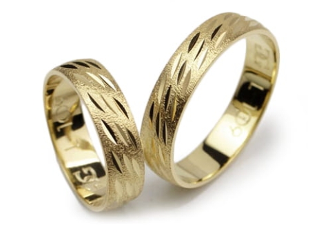 Przejdź do produktu Obrączki ślubne z żółtego złota 333 półokrągłe 5mm Lux L109