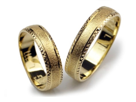 Przejdź do produktu Obrączki ślubne z żółtego złota 333 półokrągłe 5mm Lux L111