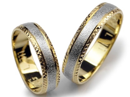 Przejdź do produktu Obrączki ślubne z żółtego złota 333 półokrągłe 5mm Lux L111