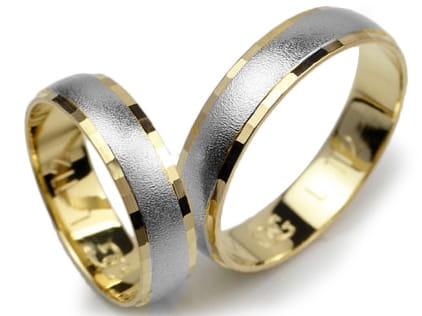 Przejdź do produktu Obrączki ślubne z żółtego złota 333 półokrągłe  5mm Lux L112