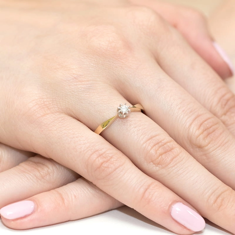 Pierścionek zaręczynowy z żółtego złota z brylantami 0,15ct Fire Of Love