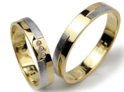 Obrączki ślubne z żółtego z rodowaniem złota 333 płaskie z cyrkoniami 4mm Lovely L118-333