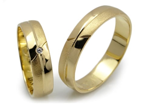 Obrączki ślubne z żółtego złota 333 półokrągłe z cyrkonią 5mm Lovely L119-333
