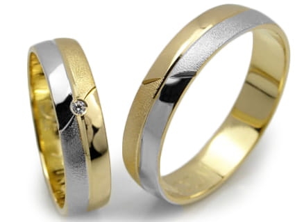 Przejdź do produktu Obrączki ślubne z żółtego złota 333 półokrągłe z cyrkonią 5mm Lux L119