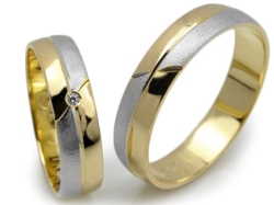 Obrączki ślubne z żółtego i rodowanego złota 333 półokrągłe z cyrkonią 5mm Lovely L119-333