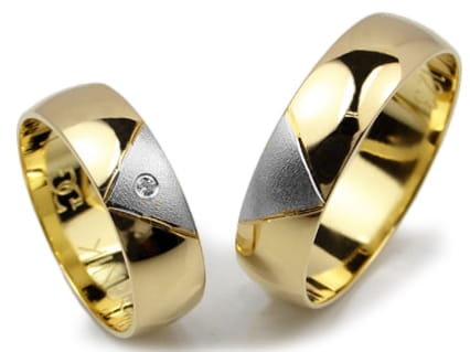 Przejdź do produktu Obrączki ślubne z żółtego złota 333 półokrągłe z cyrkonią 6mm Lux L123