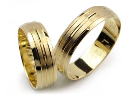 Przejdź do produktu Obrączki ślubne z żółtego złota 333 półokrągłe 6mm Lux L125
