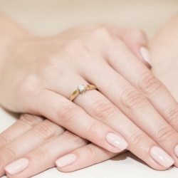 Pierścionek zaręczynowy z żółtego złota z brylantem 0,24ct Fire Of Love