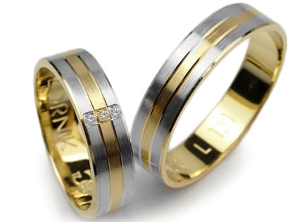 Przejdź do produktu Obrączki ślubne z żółtego złota 333 płaskie z cyrkoniami 5mm Lux L131