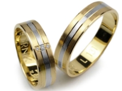 Obrączki ślubne z żółtego i rodowanego złota 333 płaskie z cyrkoniami 5mm Lovely  L131-333