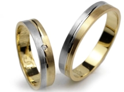 Obrączki ślubne z żółtego i rodowanego złota 333 płaskie z cyrkonią 4mm Lovely  L132-333