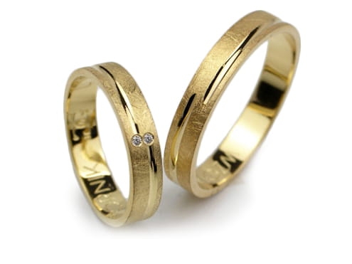 Obrączki ślubne z żółtego złota 333 płaskie z cyrkoniami 4mm Lovely L134-333