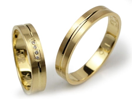 Obrączki ślubne z żółtego złota 333 płaskie z cyrkoniami 4mm Lovely  L136-333