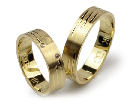 Przejdź do produktu Obrączki ślubne z żółtego złota 333 płaskie z cyrkoniami 5mm Lux L137