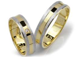 Obrączki ślubne z żółtego i rodowanego złota 333 płaskie z cyrkonią 5mm Lovely L138-333