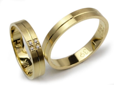 Przejdź do produktu Obrączki ślubne z żółtego złota 333 płaskie z cyrkoniami 4mm Lux L139