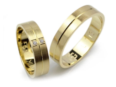 Obrączki ślubne z żółtego złota 333 płaskie z cyrkoniami 5mm Lovely L143-333