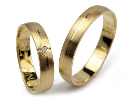 Obrączki ślubne z żółtego złota 333 półokrągłe z cyrkonią 4mm Lovely  L147-333