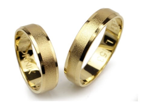 Obrączki ślubne z żółtego złota 333 półokrągłe 5mm Lovely L153-333
