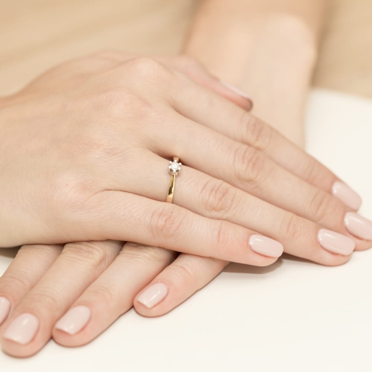 Pierścionek zaręczynowy z żółtego złota z brylantem 0,12ct Fire Of Love