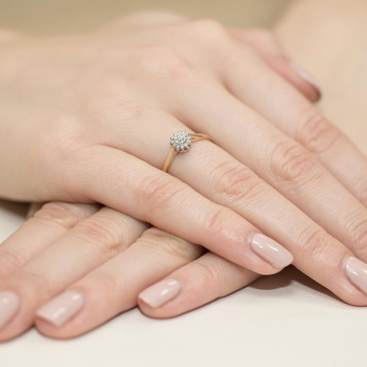 Pierścionek zaręczynowy z żółtego złota z diamentami 0,10ct Fire Of Love