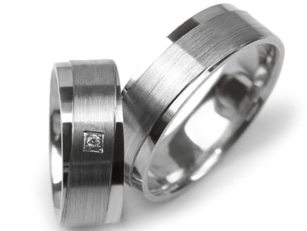 Obrączki ślubne z białego złota płaskie z cyrkonią 7mm Premium  P-483-b