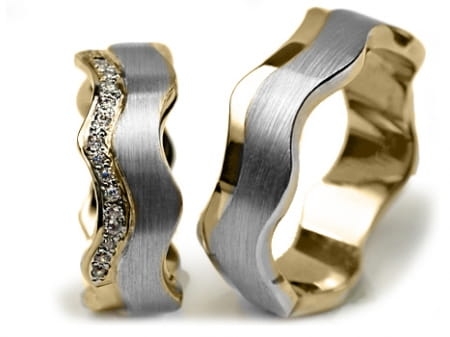 Przejdź do produktu Obrączki ślubne dwukolorowe płaskie z cyrkoniami fala 7mm Premium