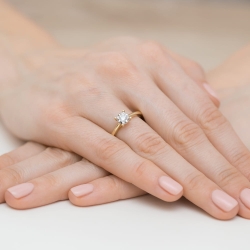 Pierścionek zaręczynowy z żółtego złota z brylantem 0,20ct Fire Of Love