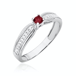 Pierścionek zaręczynowy z białego złota z rubinem i diamentami 0,09ct Fire Of Love