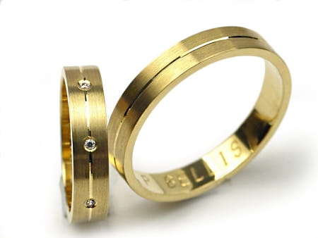 Obrączki ślubne z żółtego złota płaskie z cyrkoniami 4mm Premium P-BELLIS