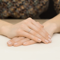 Pierścionek zaręczynowy z białego złota z diamentami 0,04ct Fire Of Love