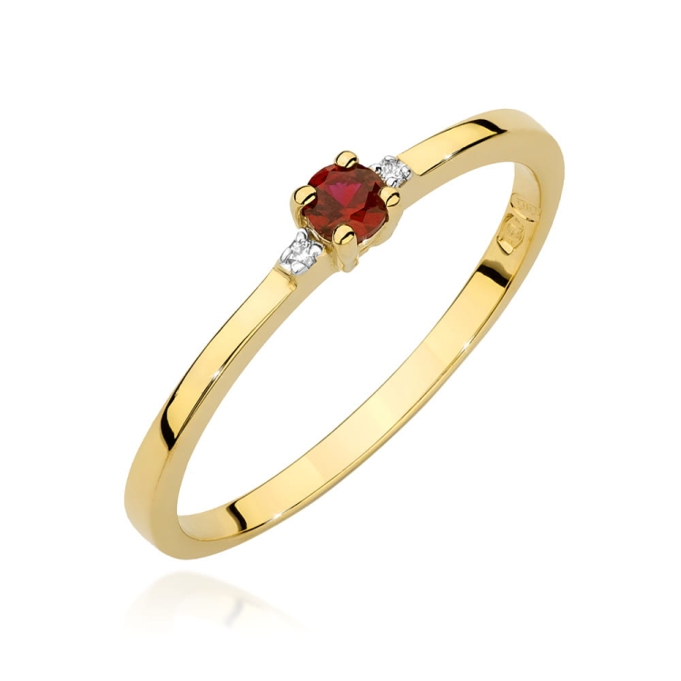 Pierścionek zaręczynowy z żółtego złota z rubinem i diamentami 0,01ct Fire Of Love
