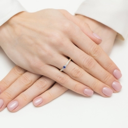 Pierścionek zaręczynowy z żółtego złota z szafirem i diamentami 0,05ct Fire Of Love