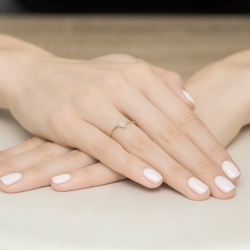 Pierścionek zaręczynowy z żółtego złota z diamentem 0,02ct serce Fire Of Love