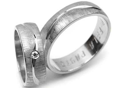 Przejdź do produktu Obrączki ślubne z białego złota półokrągłe z cyrkonią 6mm Premium 