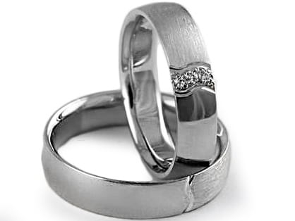 Przejdź do produktu Obrączki ślubne z białego złota półokrągłe z cyrkoniami 5mm Premium