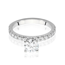 Pierścionek zaręczynowy z białego złota z centralnym diamentem 0,70ct Fire Of Love