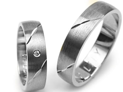 Przejdź do produktu Obrączki ślubne z białego złota półokrągłe z cyrkonią 5mm Premium 