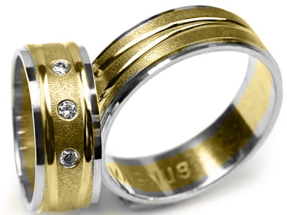 Przejdź do produktu Obrączki ślubne dwukolorowe płaskie z cyrkoniami 7mm Premium