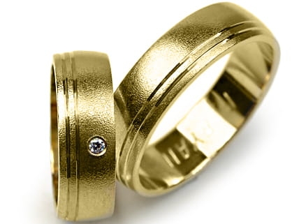 Przejdź do produktu Obrączki ślubne z żółtego złota półokrągłe z cyrkonią 6mm Premium