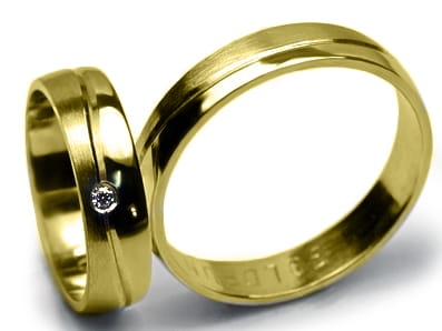Przejdź do produktu Obrączki ślubne z żółtego złota półokrągłe z cyrkonią 5mm Premium
